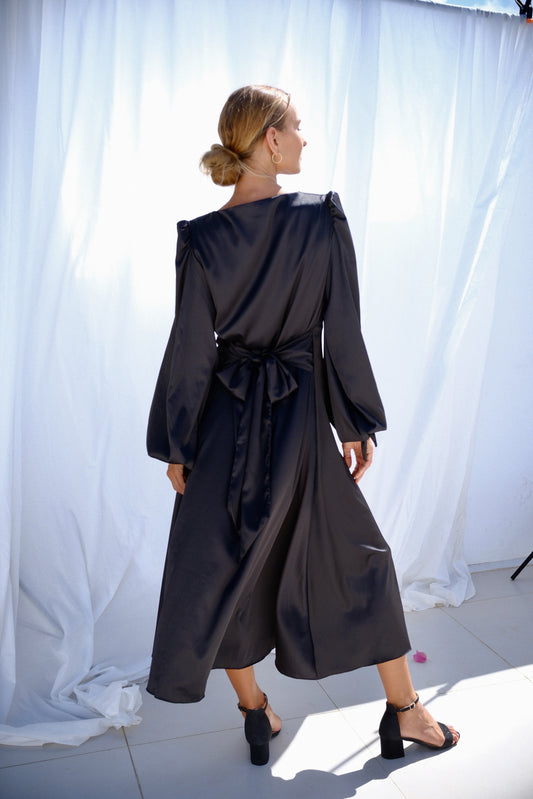 Schwarzes Maxikleid aus Seide