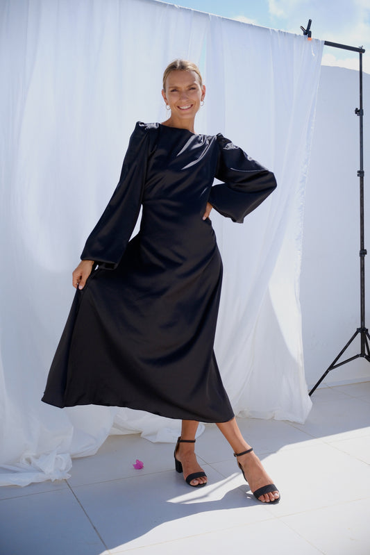 Schwarzes Maxikleid aus Seide