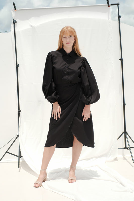 Hemd mit plissierten Ärmeln, schwarz